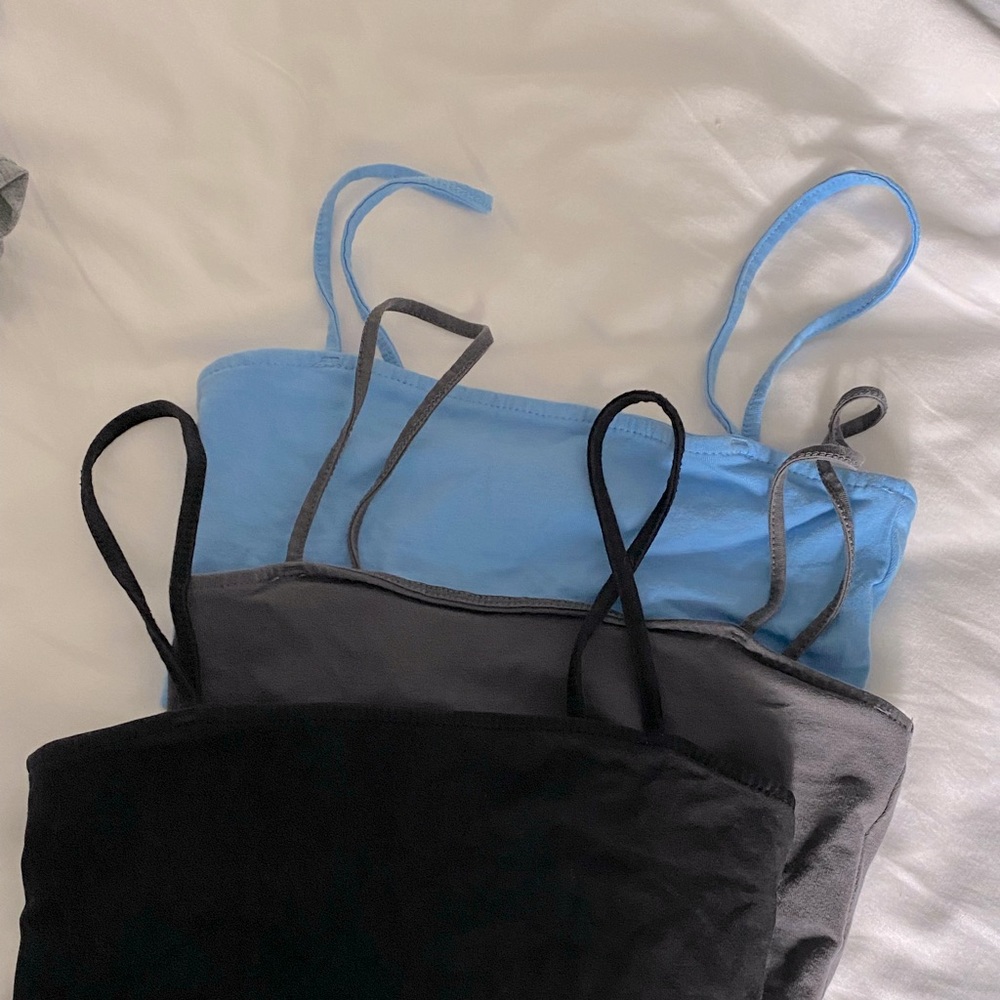SET OF 3 CROPPED TANKS